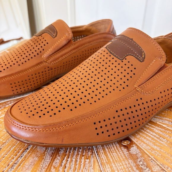 NWOT Men’s Perforated Genuine Leather Brown Loafers in Size 11 main image 7